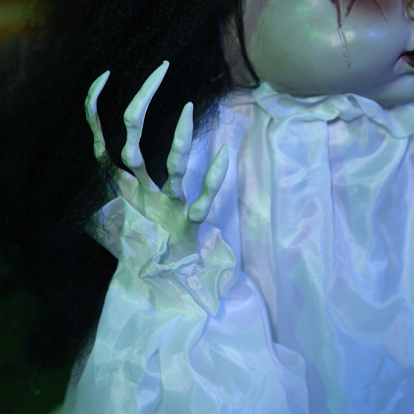 Halloween-Dekoration Horrorpuppe, LED-Augen, heult, springt hoch, Geräusch- & Bewegungssensor, 60 cm