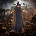 Halloweendekoration Hexe mit Besen, leuchtende Augen, gruselige Geräusche, biegsame Arme, 107x65x190 cm
