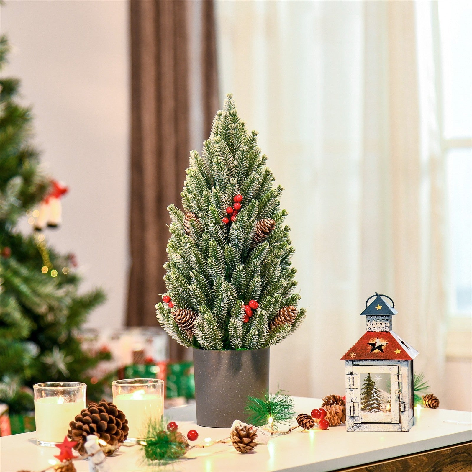 Mini Weihnachtsbaum mit Tannenzapfen, roten Beeren und Übertop 50 cm hoch, Mehrfarbig