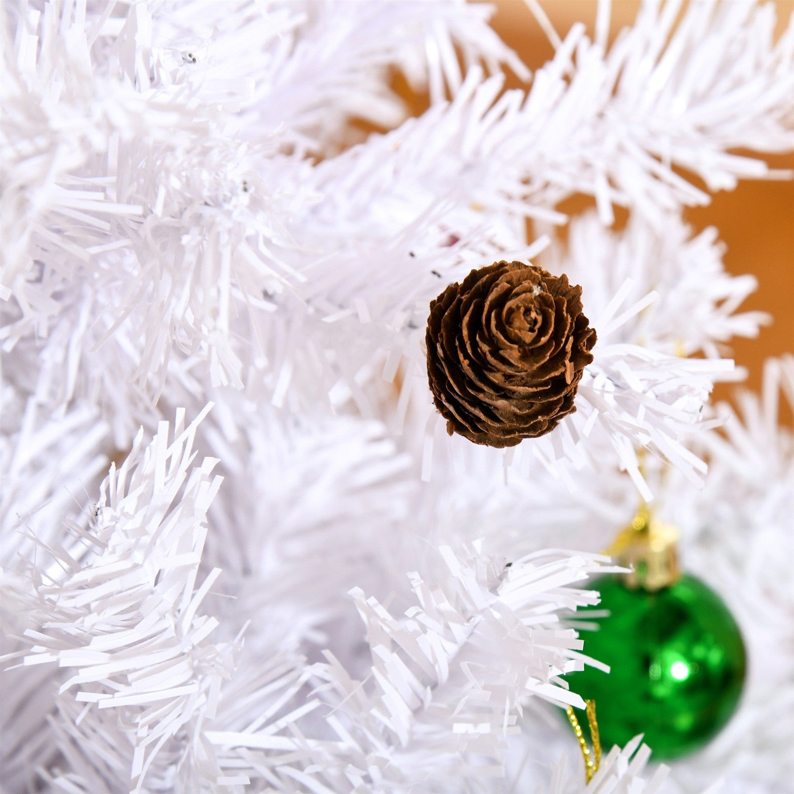 Künstlicher Weihnachtsbaum 150 cm künstlich Tannenbaum mit Kugeln, Glocken, Trommeln, Geschenkboxen, Christbaum mit 680 Spitzen, 12 Tannenzapfen Weihnachtsdeko inkl. Metallständer für drinnen