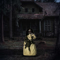 Halloween Dekoration Geisterpuppe mit Spezialeffekten und Soundfunktion 80 cm x 23 cm x 83 cm